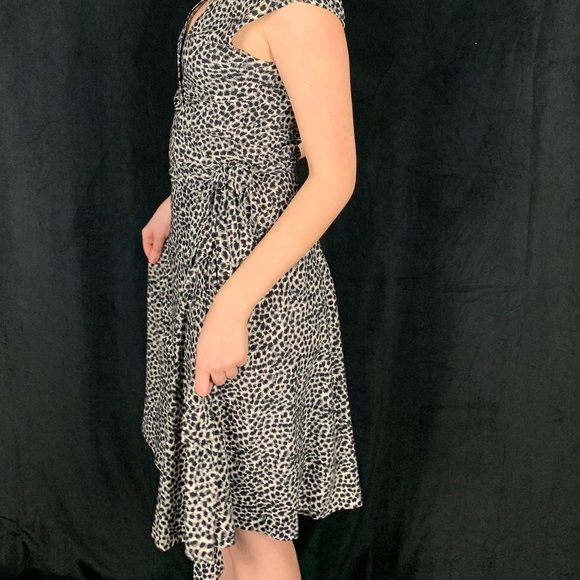 😘🍾🎈🎉 HOST PICK Norma Kamai Dress - Picture 5 of 9